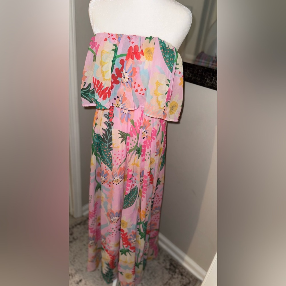 New Entro strapless lightweight spring summer boutique maxi dress